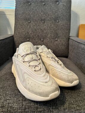 adidas Ozelia Chunky Sneakers - Light Gray/Cream